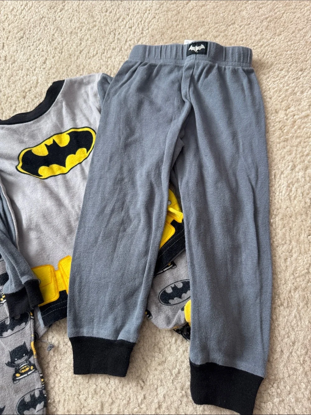 Justice Batman Kids' 2-Piece Pajama Set in Gray and Yellow - Size 3T